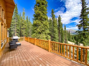 Terrace/patio - Modern Mountain Home w/Fast Wifi, Spacious Decks, Pool Table - Silverheels Chalet (Fairplay)