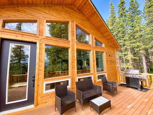 Modern Mountain Home w/Fast Wifi, Spacious Decks, Pool Table - Silverheels Chalet