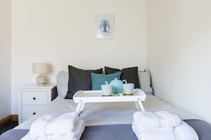 2 habitaciones, tabla de planchar con plancha, wifi y ropa de cama