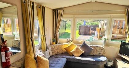 Charming 3-Bed Retreat with Hot tub-Northumberland