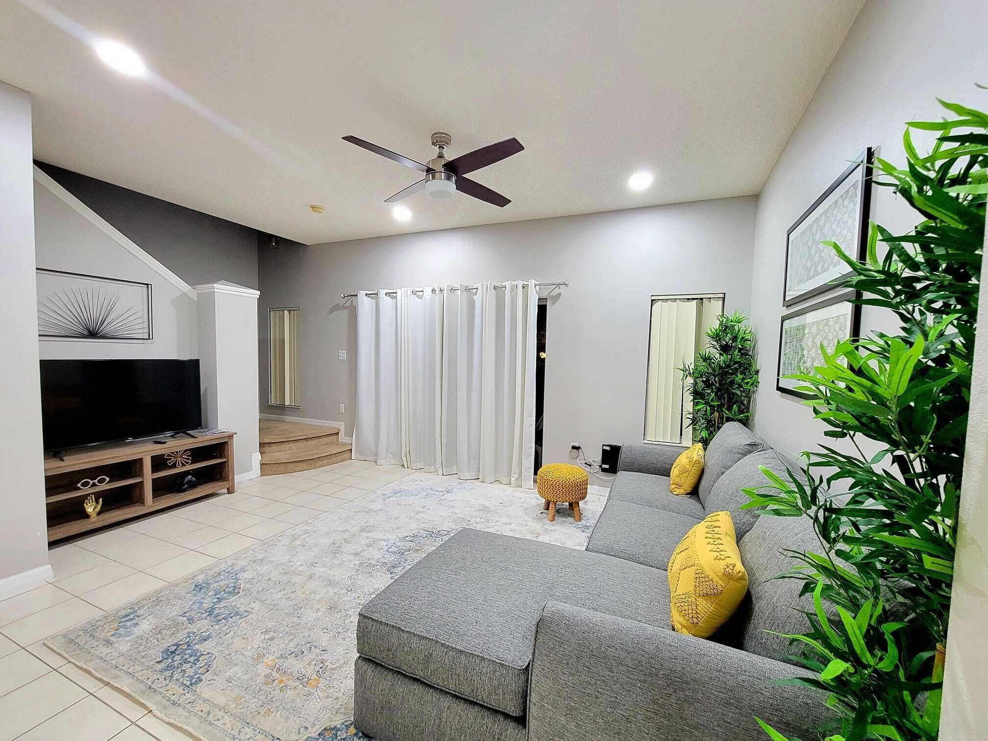 Beautifully Renovated Townhome in the Resort Community
