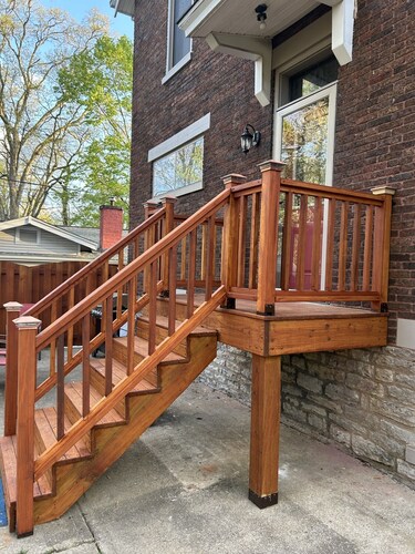 Cozy Brick house - 3 BR,  2 1/2 Bath, fenced in back yard with privacy fence.