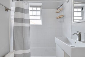 Hårføner og håndklær