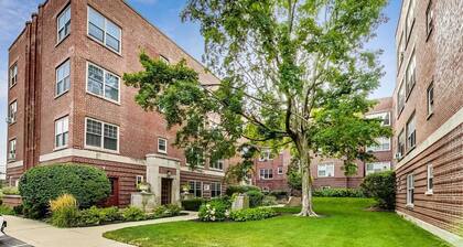 Sleek Evanston 1BR w/ Dishwasher, walk to Northwestern, by Blueground