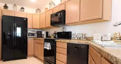 Paradise! 2 bed, 2 bath plus 4-seater golf cart.