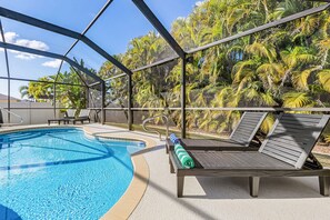 Piscina all'aperto, una piscina riscaldata