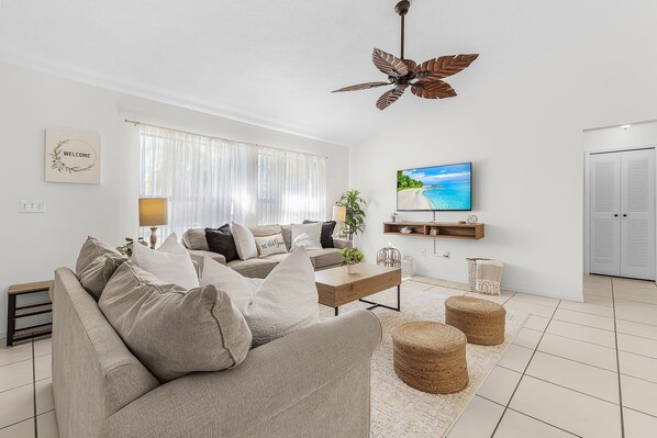 Smart TV, books, stereo