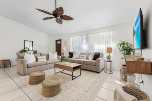 Smart TV, libri, impianto stereo