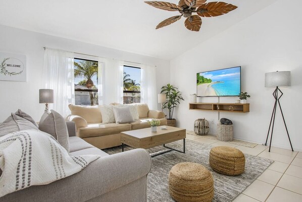 Smart TV, books, stereo