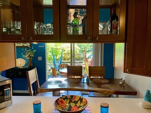 冰箱、微波炉、烤箱、炉灶