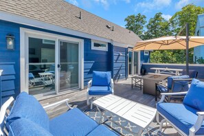 Outdoor dining - Luxury Downtown Condo - Upstairs Firepit! In The Hot Middle of All The Action!   (Austin)