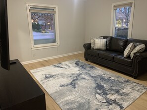 Smart TV, libros y estéreo 