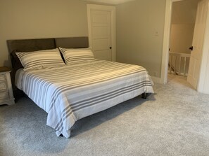 2 habitaciones, escritorio, tabla de planchar con plancha y wifi gratis 