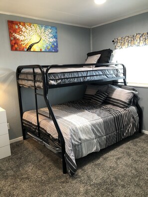 2 dormitorios, tabla de planchar con plancha, wifi gratis y ropa de cama