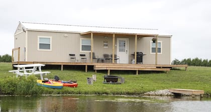 Luxury Wolf Lodge - 2 bedroom - Lakefront.