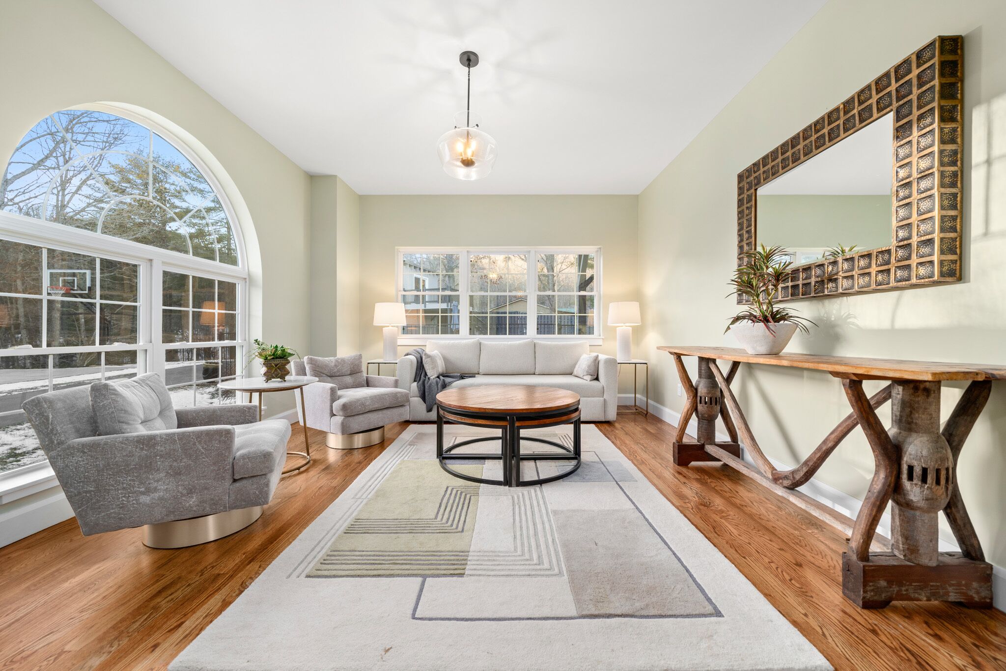 TV connectée, cheminée, jeux vidéo, baby-foot