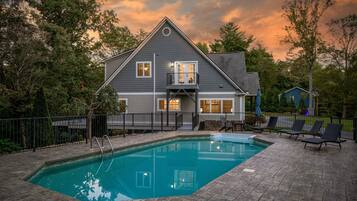 Een verwarmd zwembad