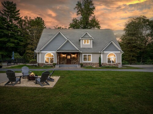 Secluded Asheville Luxury Home with Pool, Hot Tub & Theater  | 15 min to Downtown!