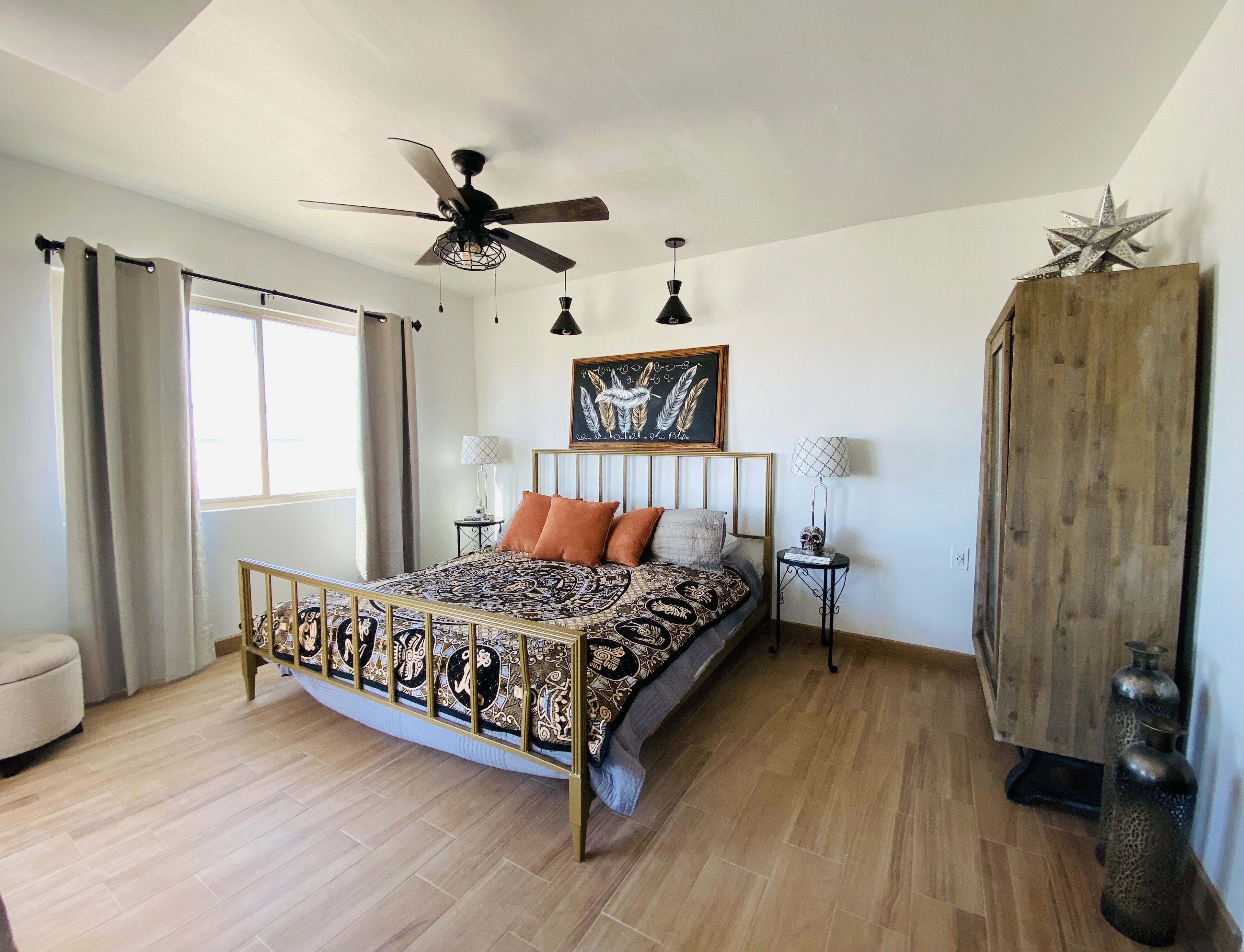 4 chambres, coffres-forts dans les chambres, fer et planche à repasser