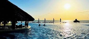 Laguna Shores- 4 Bed/4Bath Beachfront Condo