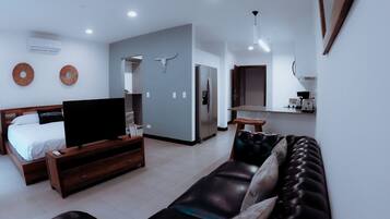 Standard Studio | 1 bedroom, iron/ironing board, free WiFi, bed sheets