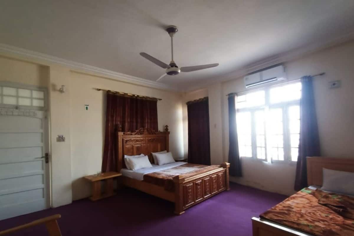 Standard Triple Room | Iron/ironing board, free WiFi