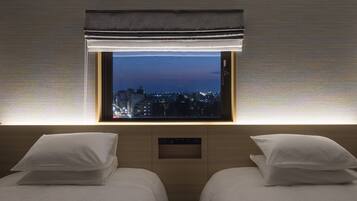 Standard Twin Room | Pillow-top beds, desk, soundproofing, bed sheets
