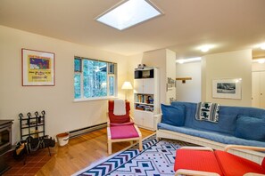 Villa (3 Bedrooms) | Coin séjour | Télévision à écran plat, lecteur de DVD