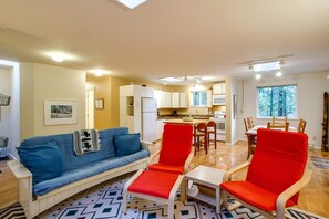 Villa (3 Bedrooms) | Salle de séjour | Téléviseur à écran plat, lecteur de DVD