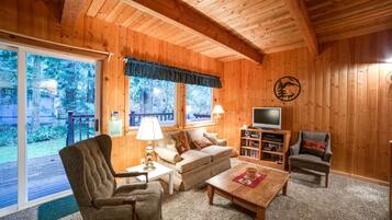 Villa (3 Bedrooms) | Living room | Fireplace