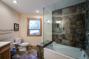Villa (2 Bedrooms) | Bathroom | Towels, soap, toilet paper - 13SL - Hot Tub - Pets OK - WiFi - Sleeps 8 (Deming)