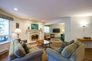 Villa (2 Bedrooms) | Living room | Fireplace, DVD player, table tennis, computer monitors - 13SL - Hot Tub - Pets OK - WiFi - Sleeps 8 (Deming)