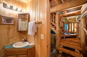 Villa (2 Bedrooms) | Bathroom | Shower, towels, soap, toilet paper - 10SL - Real Log Cabin - WiFi - SLEEPS-8 (Deming)