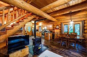 Villa (2 Bedrooms) | Living area - 10SL - Real Log Cabin - WiFi - SLEEPS-8 (Deming)