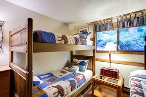 Apartment (2 Bedrooms) | 2 bedrooms, free WiFi, bed sheets