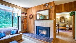 Fireplace - 84SW - Sauna - Soaker Tub - Fireplace - Sleeps 6 (Deming)