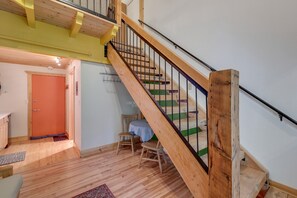 Staircase - 18SLL - Newly Remodeled - Sleeps 4 (Deming)