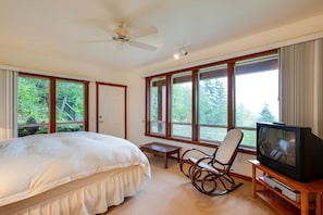 3 bedrooms, bed sheets