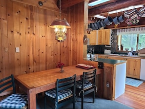 Family dining - 11SL - Wi-Fi - NO PETS Log Cabin - Sleeps 7 (Deming)
