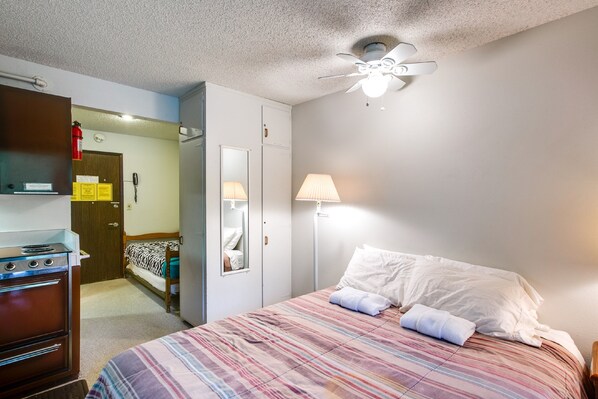 Apartment (0 Bedroom) | WiFi, bed sheets - 09SLL - Convenient - Inexpensive - Sleeps 2 (Deming)