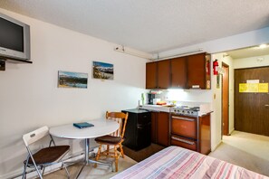 Dining - 09SLL - Convenient - Inexpensive - Sleeps 2 (Deming)