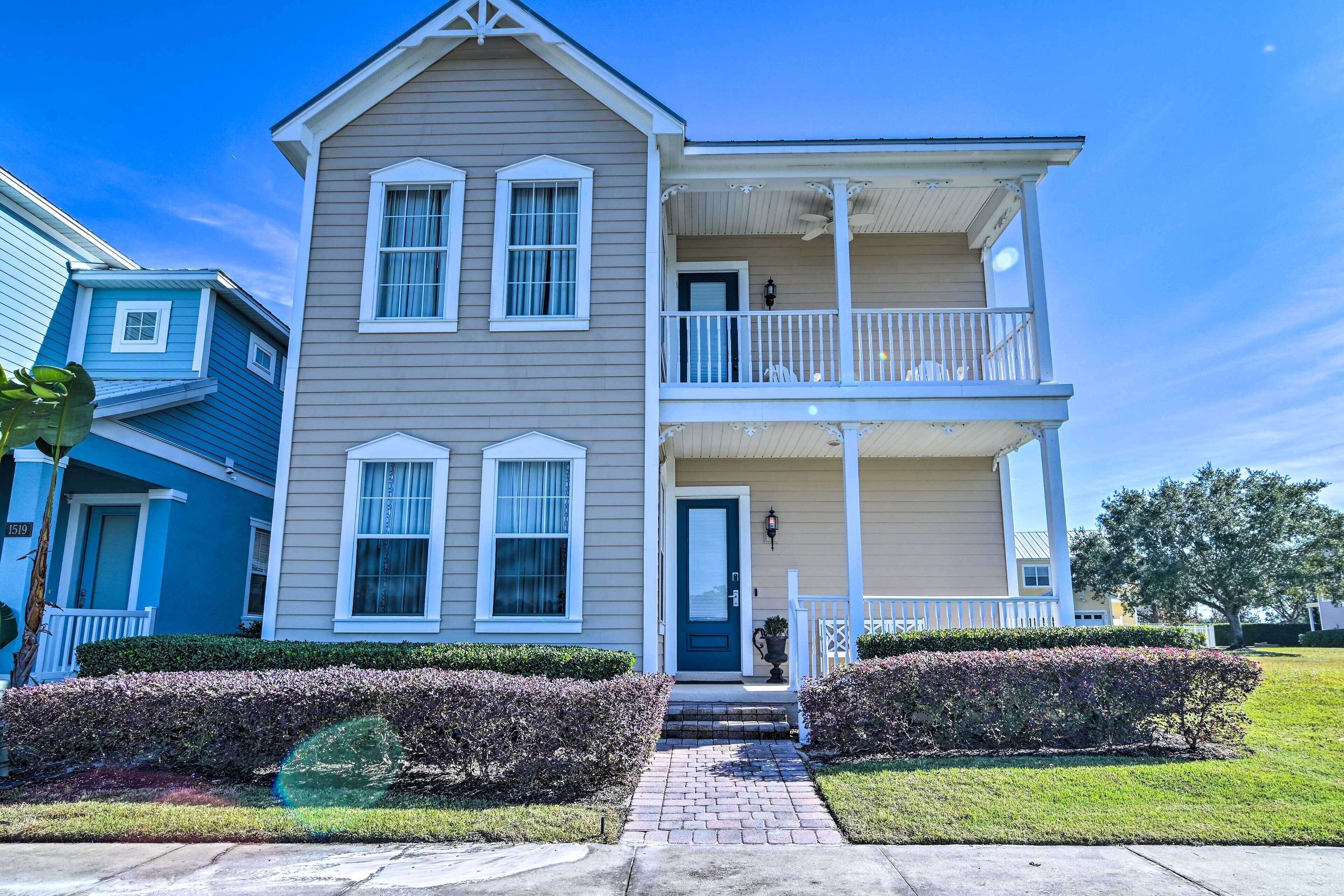 Lakefront Reunion Home w/ Pool: 6 Mi to Disney!