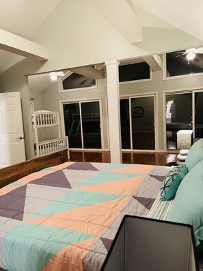 3 chambres, fer et planche à repasser, Wi-Fi gratuit, draps fournis