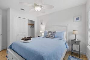 3 bedrooms, desk, iron/ironing board, travel cot - 3BR Coastal Home + Heated Pool, Golf Cart & Bikes (Palm Coast)