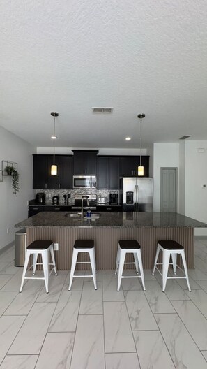 Coffee/tea maker, fridge, microwave, oven