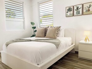 2 habitaciones, tabla de planchar con plancha, cuna de viaje y wifi 