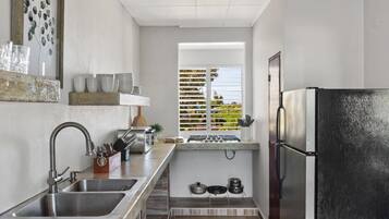 Fridge, microwave, coffee/tea maker, toaster