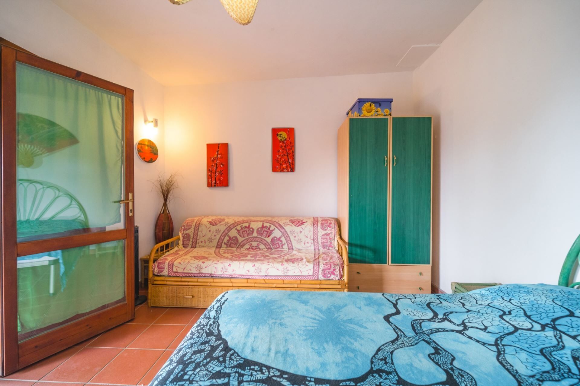 1 bedroom, bed sheets