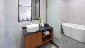 A modern bathroom with a large mirror, a round sink, a wooden cabinet, and a freestanding bathtub. - Mini Hotel (Huaihua)