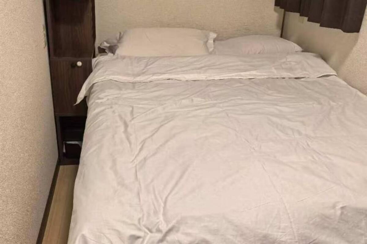 Espace de travail pour ordinateur portable, Wi-Fi gratuit, draps fournis